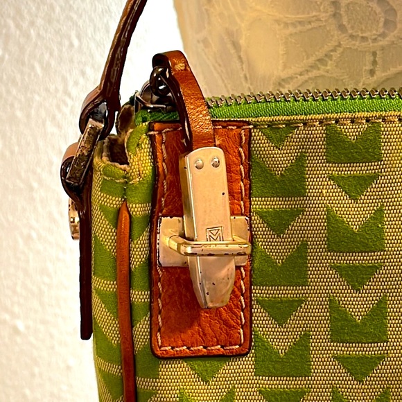 Michael Kors Women Purse in Green - Picture 6 of 13